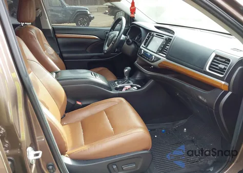 2018 Toyota Highlander Limited Platinum z USA, uszkodzony, nr VIN 5TDDZRFH5JS880216